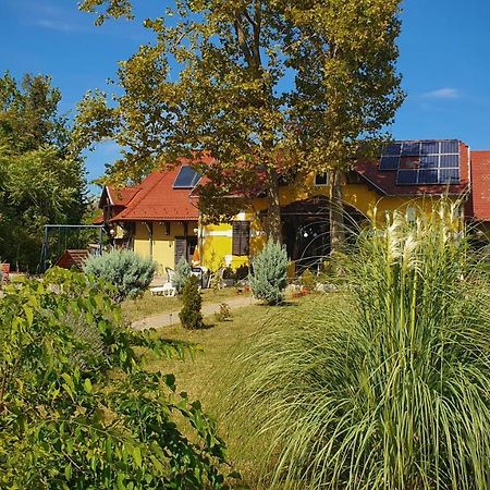 Harmonia Apartmanhaz Balatonlelle Exteriör bild