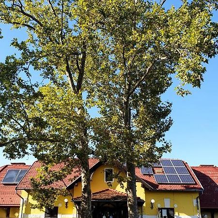 Harmonia Apartmanhaz Balatonlelle Exteriör bild