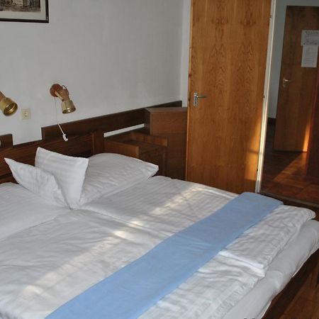 Harmonia Apartmanhaz Balatonlelle Rum bild