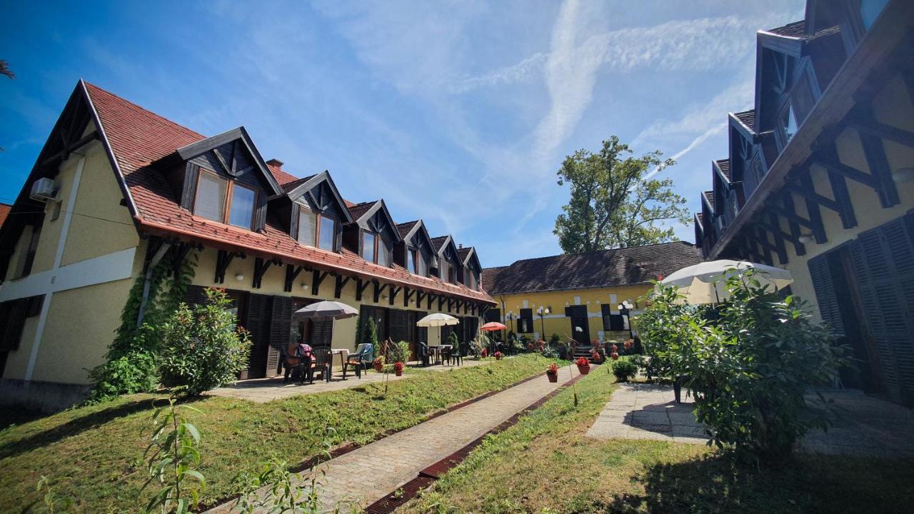 Harmonia Apartmanhaz Balatonlelle Exteriör bild