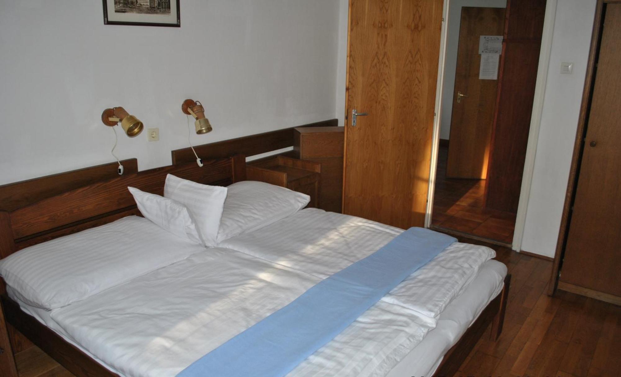 Harmonia Apartmanhaz Balatonlelle Rum bild