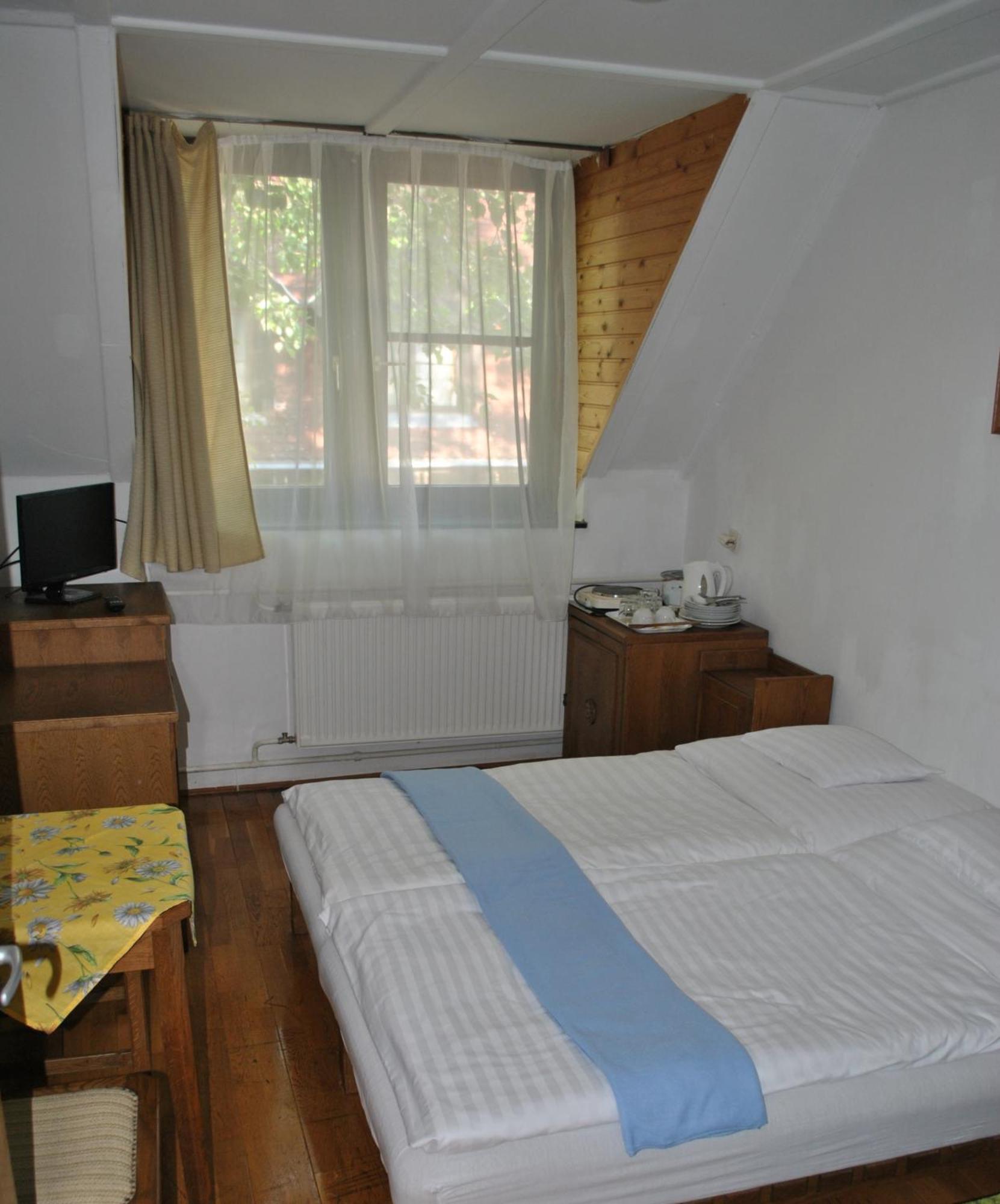 Harmonia Apartmanhaz Balatonlelle Rum bild