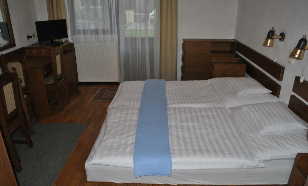 Harmonia Apartmanhaz Balatonlelle Rum bild