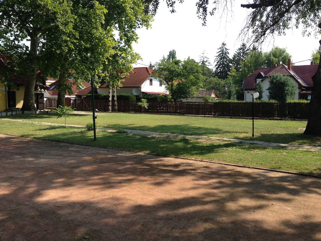 Harmonia Apartmanhaz Balatonlelle Exteriör bild