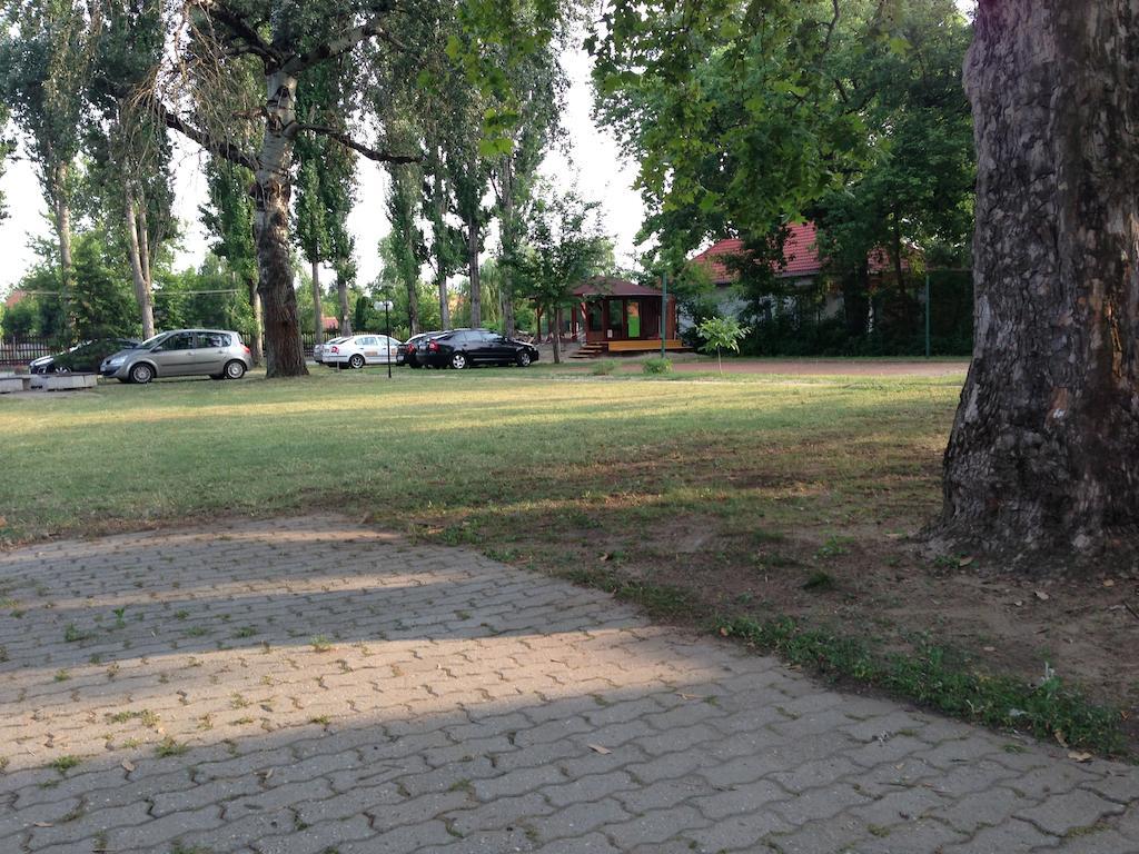Harmonia Apartmanhaz Balatonlelle Exteriör bild